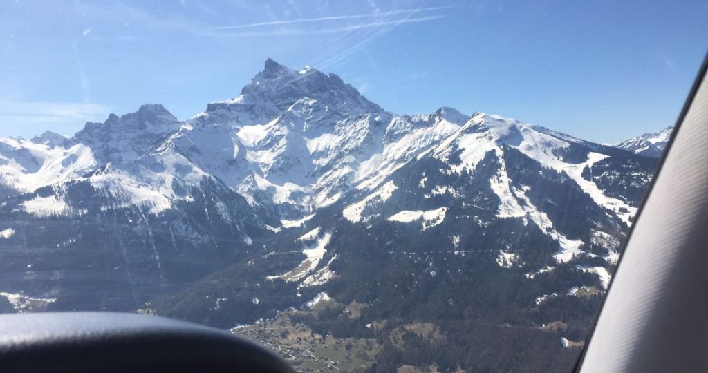 Réservez un avion privé pour un séjour au ski à Sion