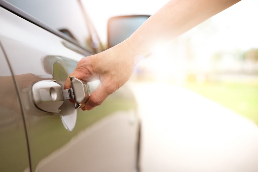 Atterrissez en taxi aérien et récupérez votre voiture de luxe!