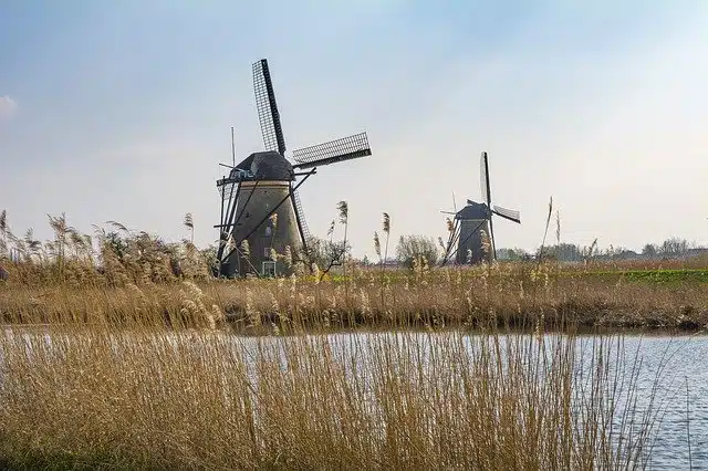 Bezoek de windmolens van Nederland per prive jet