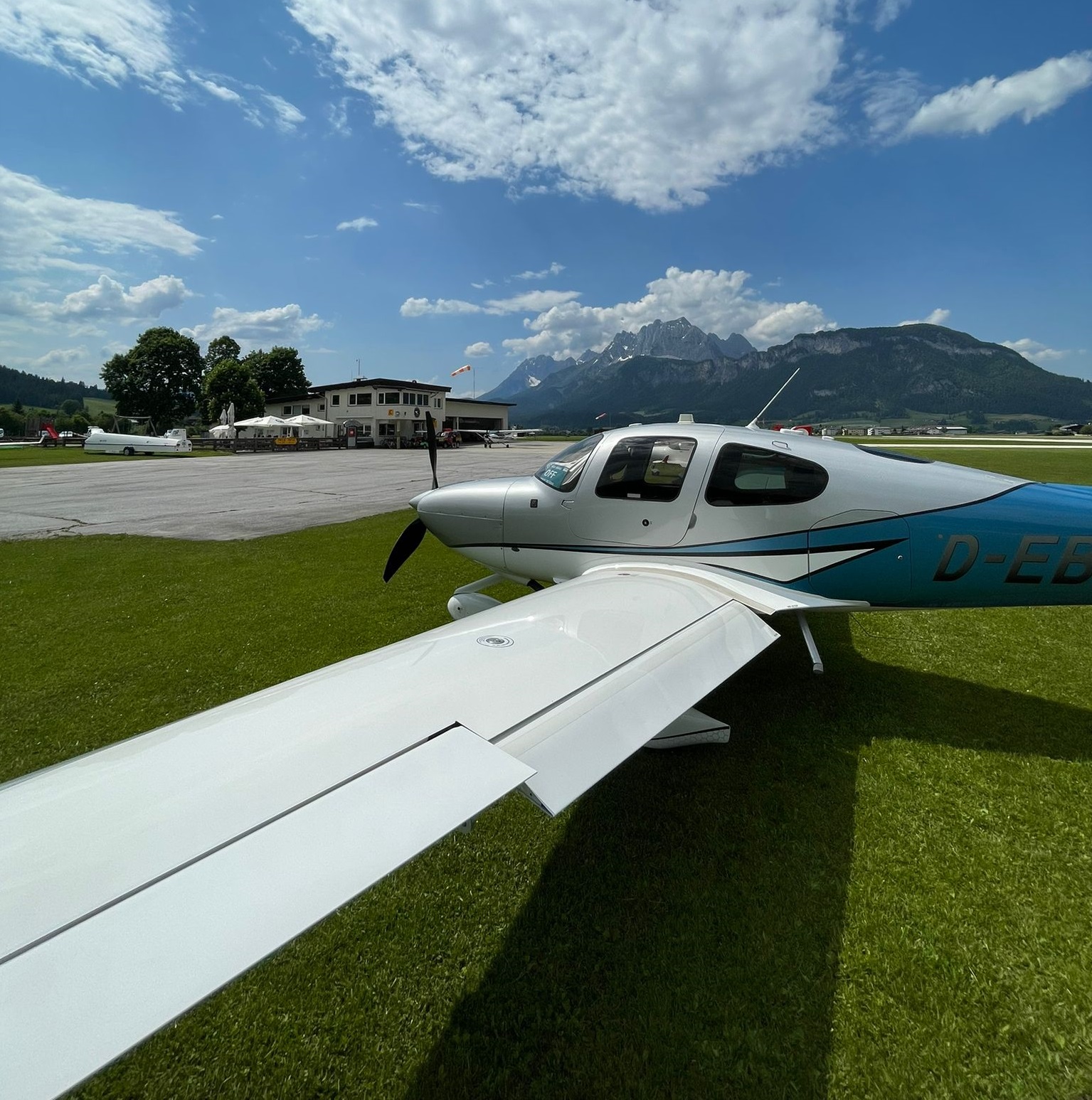 prive jet huren prijs Cirrus SR22