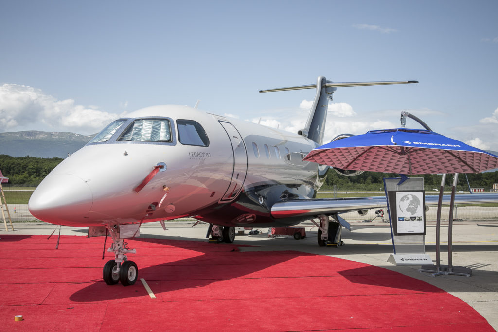 Wie lange sind Flugzeuge, die zu verkaufen sind, auf dem Markt?