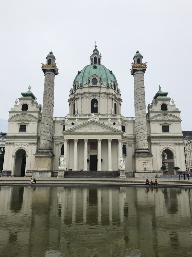 Neem een luchttaxi naar de St. Charles kerk in Wenen