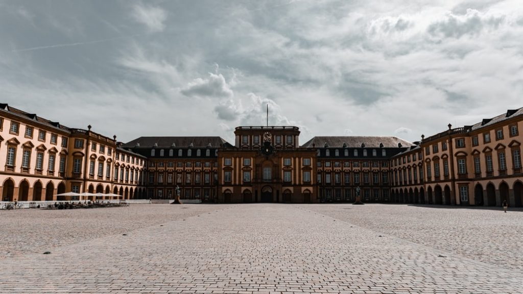private flight to Mannheim: Palace