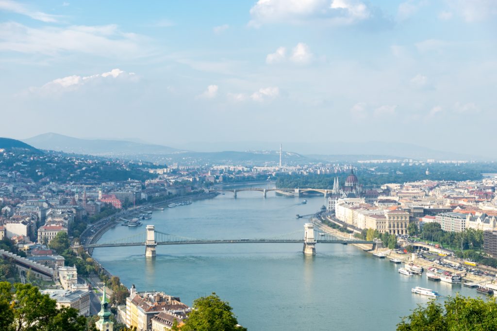 Flug Budapest: Blick über die Donau.