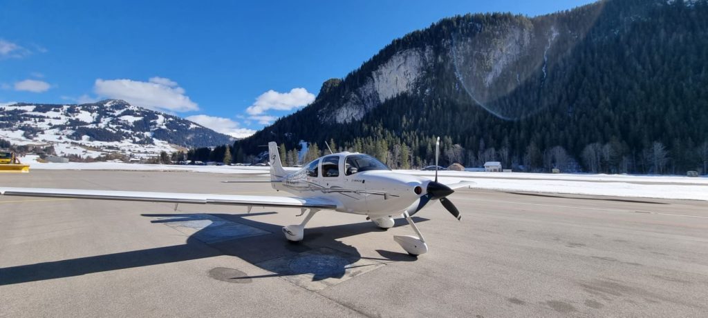 Kann ein Privatjet auf großen Flughäfen landen?