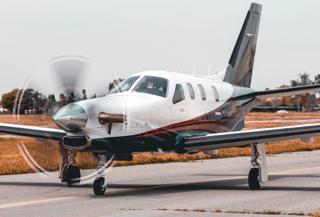 Can private planes land at major airports? This blog will give you the answer.
