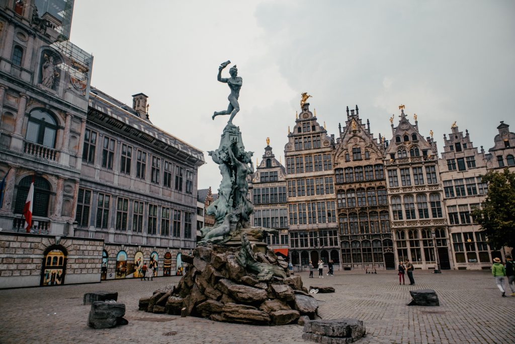 Privatjet nach Antwerpen: Hauptstadt der Diamanten