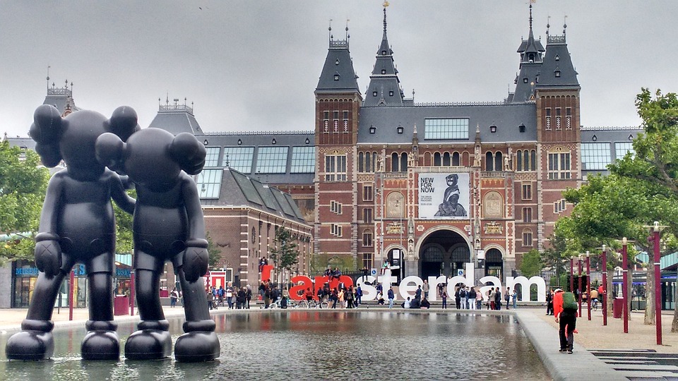 Bezoek de mooiste bezienswaardigheden in Amsterdam per privejet van Fly Aeolus 