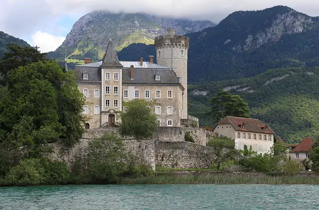 visiting annecy : the château d'annecy