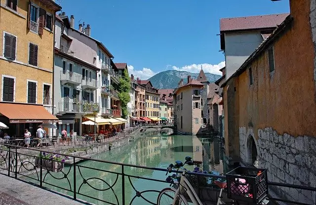 visiting the old city of Annecy 