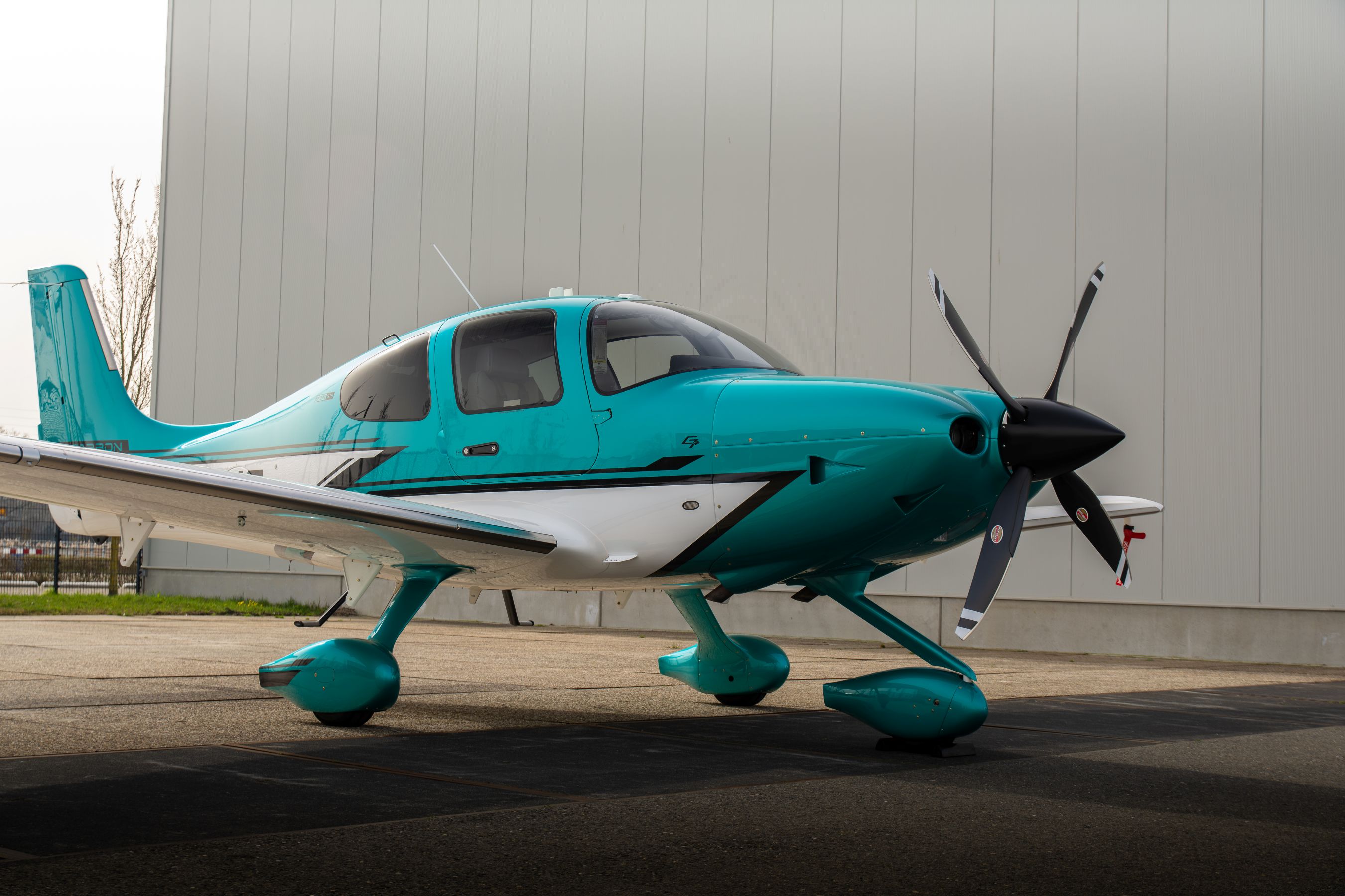 Air taxi vs privéjetcharter: wat is de juiste keuze voor uw reis?